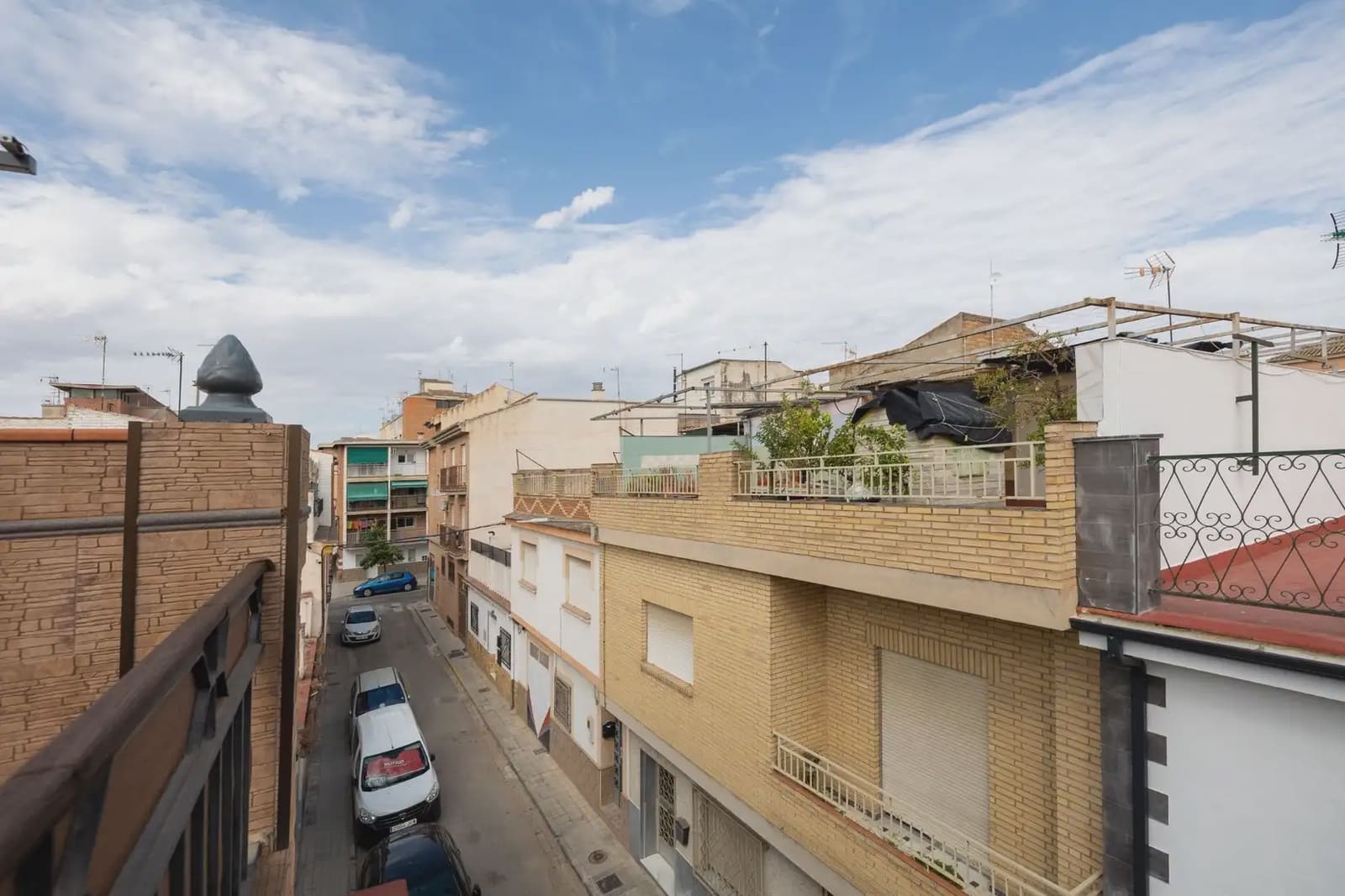 4 soveværelse Byhus til salg i Granada by med garage - € 300.000 (Ref: 9921166)