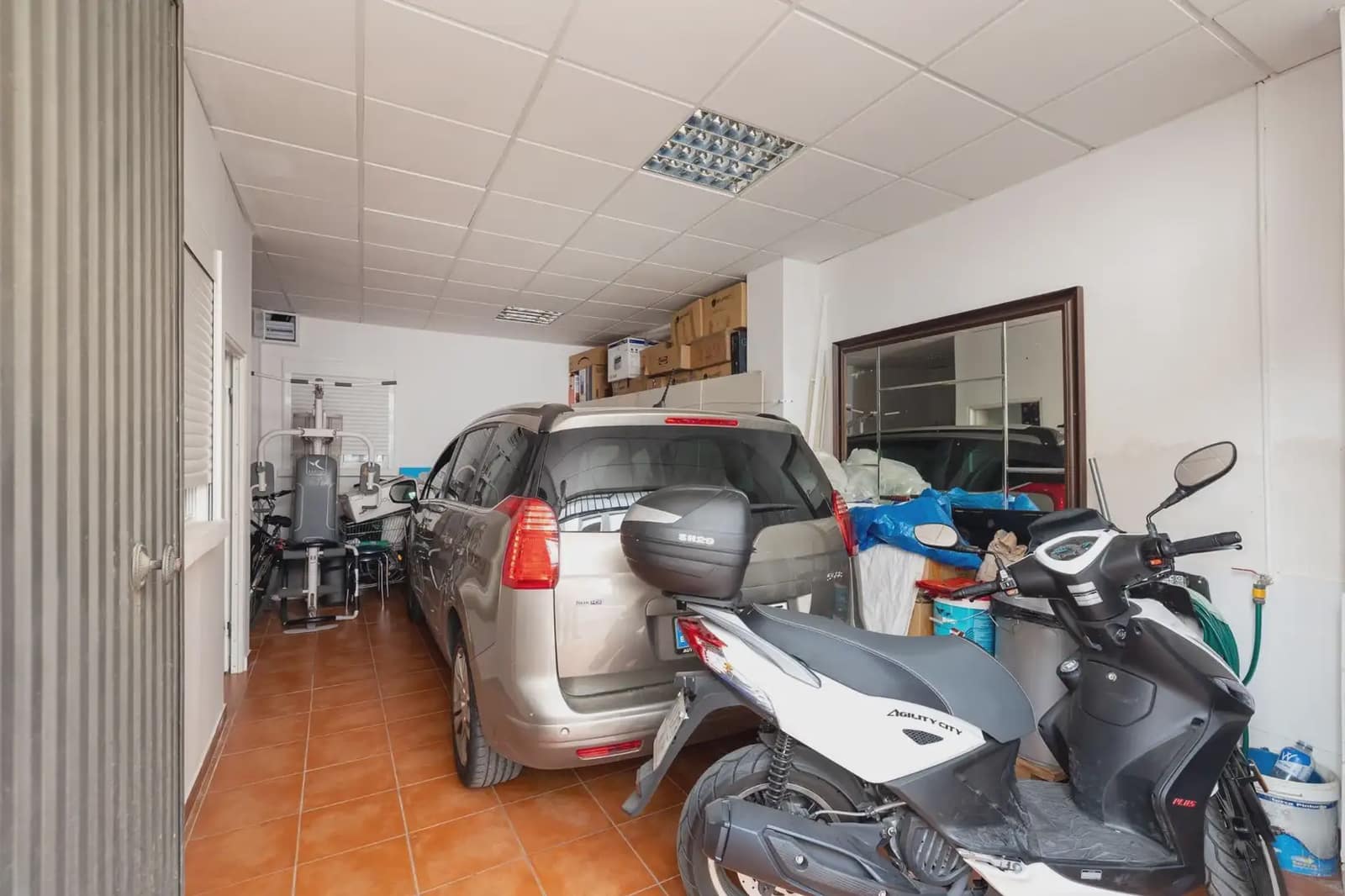 4 soveværelse Byhus til salg i Granada by med garage - € 300.000 (Ref: 9921166)