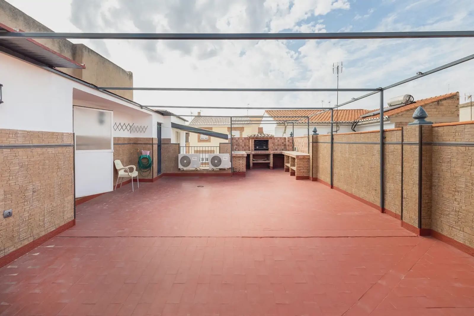 4 soveværelse Byhus til salg i Granada by med garage - € 300.000 (Ref: 9921166)