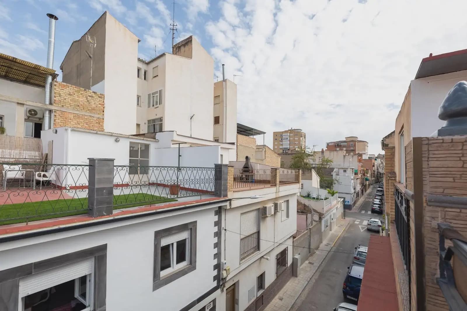 4 soveværelse Byhus til salg i Granada by med garage - € 300.000 (Ref: 9921166)