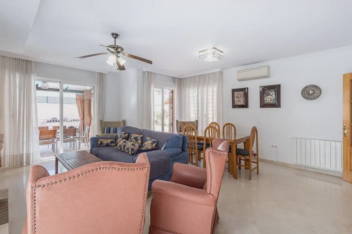4 camera da letto Villa in vendita in Huetor Vega con piscina garage - 650.000 € (Rif: 9921167)