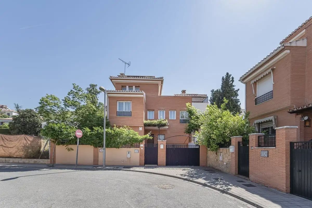 4 camera da letto Villa in vendita in Huetor Vega con piscina garage - 650.000 € (Rif: 9921167)