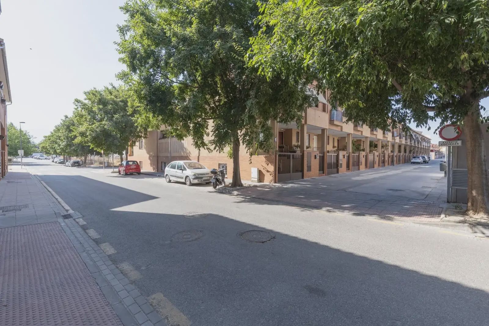 4 bedroom Townhouse for sale in Armilla with garage - € 365,000 (Ref: 9922689)