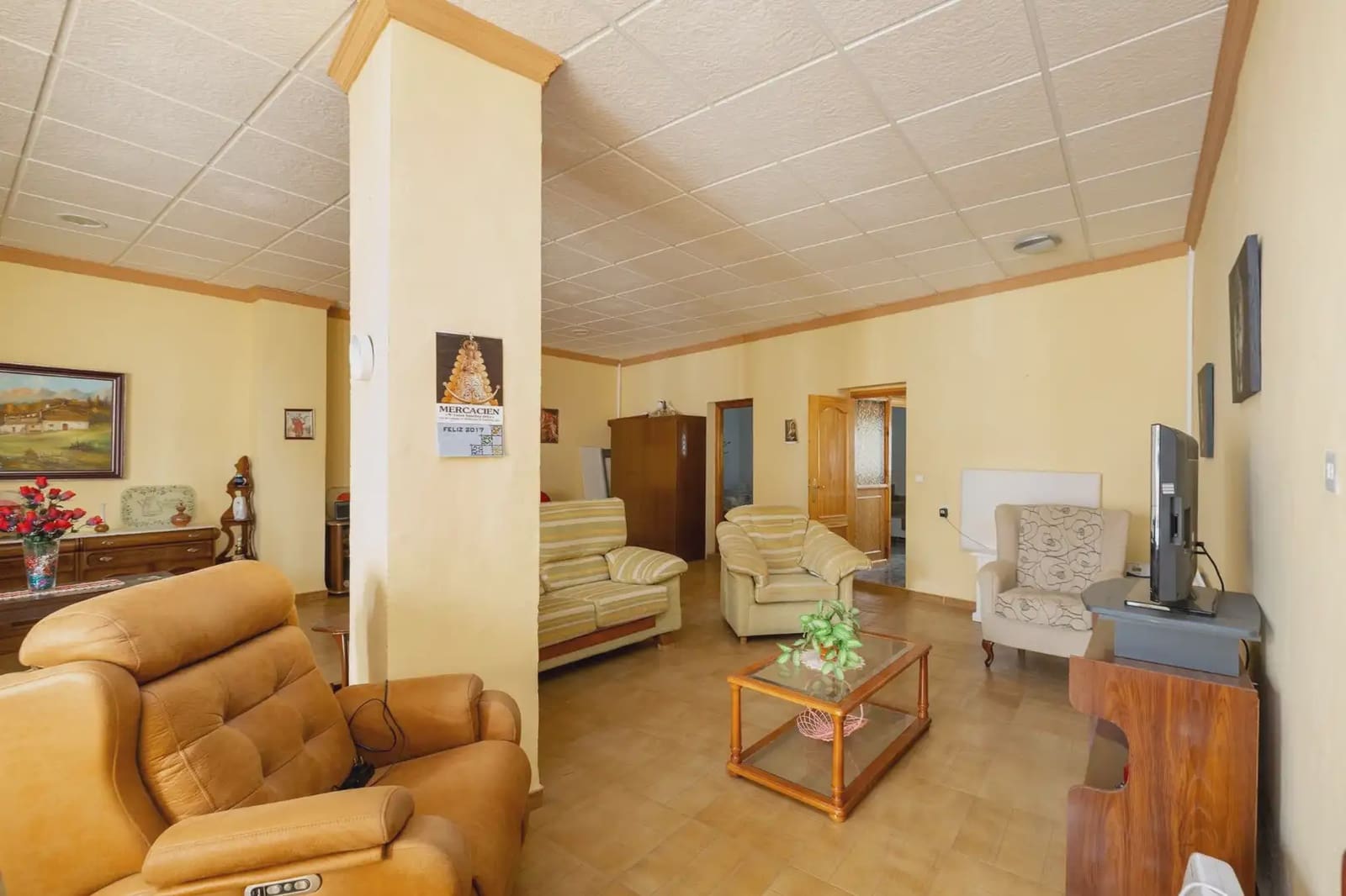 7 bedroom Townhouse for sale in Moraleda de Zafayona with garage - € 219,999 (Ref: 9923034)