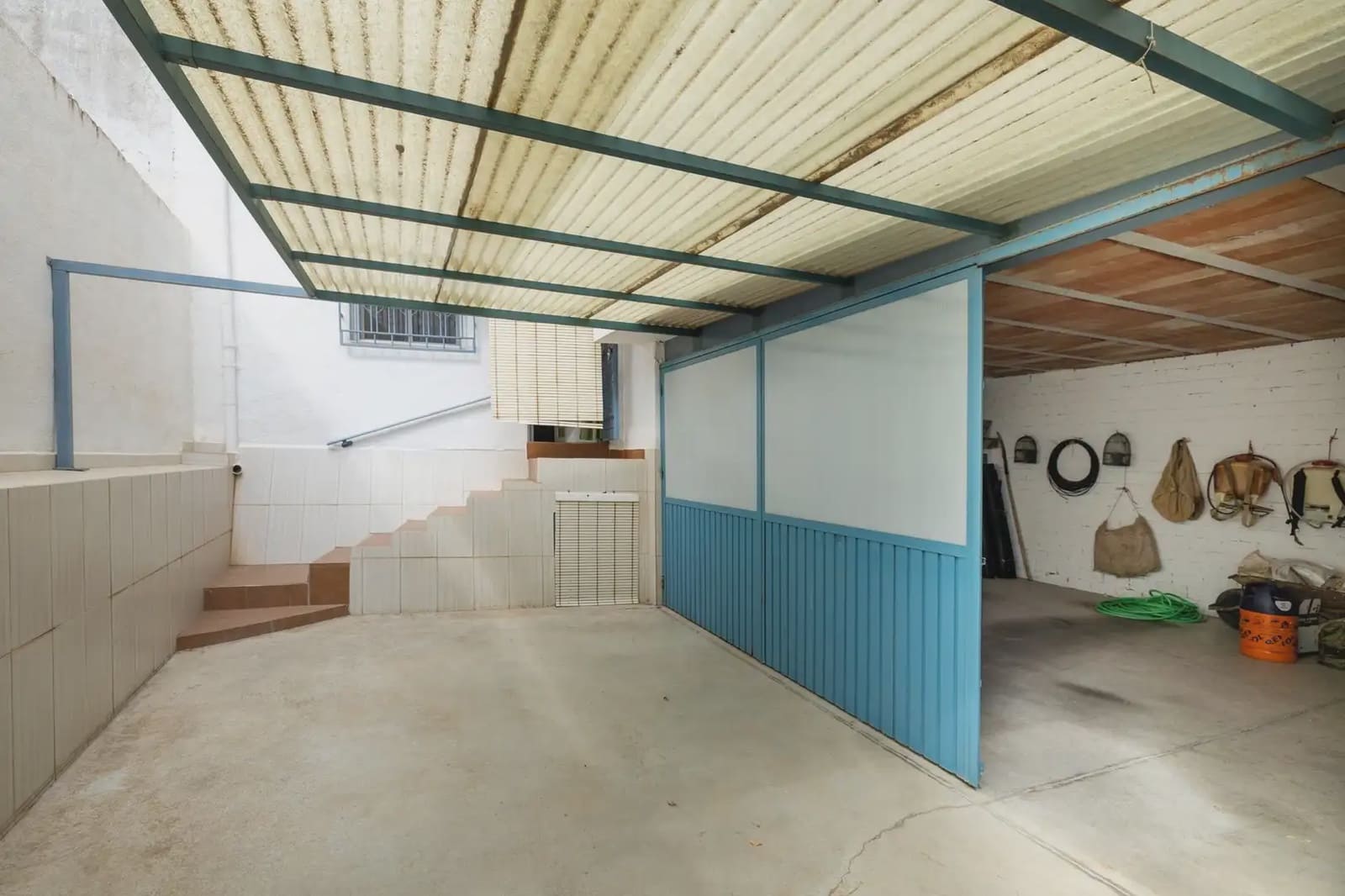 7 bedroom Townhouse for sale in Moraleda de Zafayona with garage - € 219,999 (Ref: 9923034)
