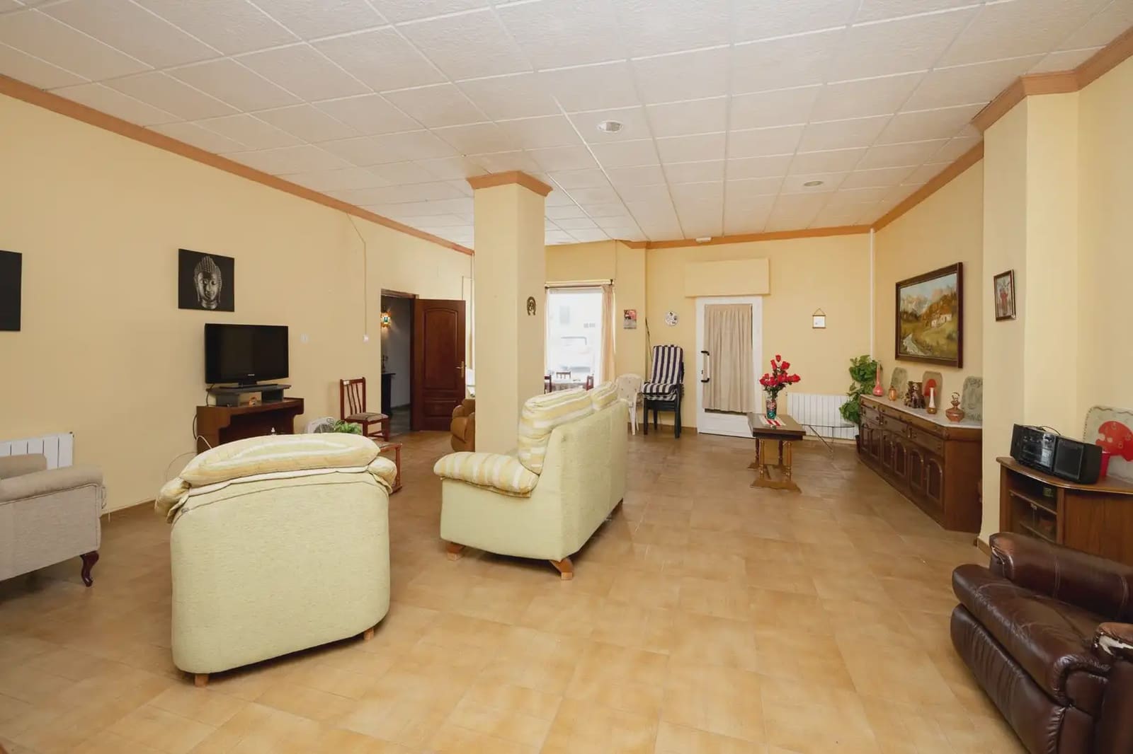 7 bedroom Townhouse for sale in Moraleda de Zafayona with garage - € 219,999 (Ref: 9923034)
