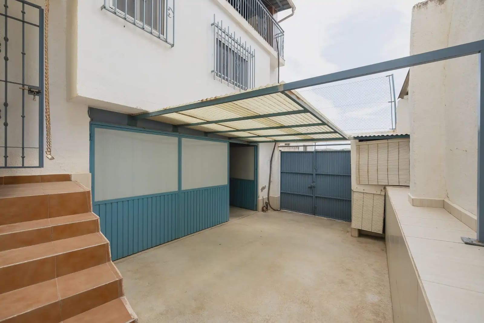 7 bedroom Townhouse for sale in Moraleda de Zafayona with garage - € 219,999 (Ref: 9923034)