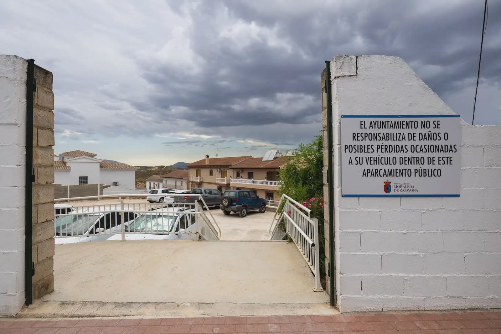 7 bedroom Townhouse for sale in Moraleda de Zafayona with garage - € 219,999 (Ref: 9923034)