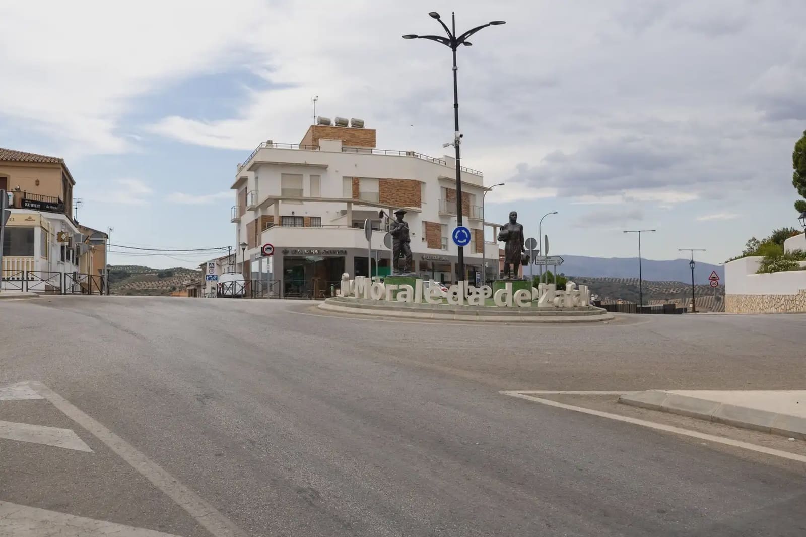 7 bedroom Townhouse for sale in Moraleda de Zafayona with garage - € 219,999 (Ref: 9923034)