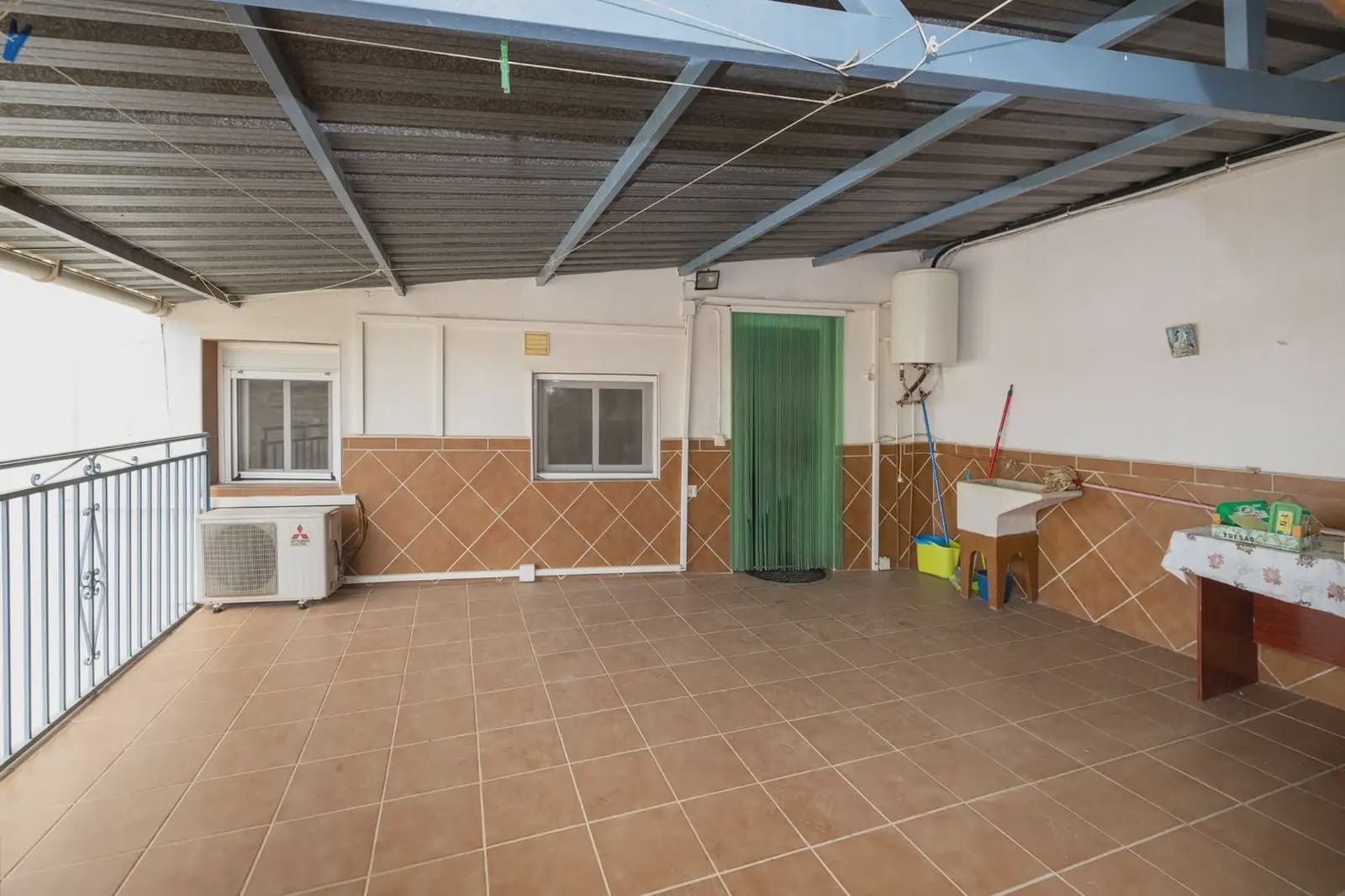 7 bedroom Townhouse for sale in Moraleda de Zafayona with garage - € 219,999 (Ref: 9923034)