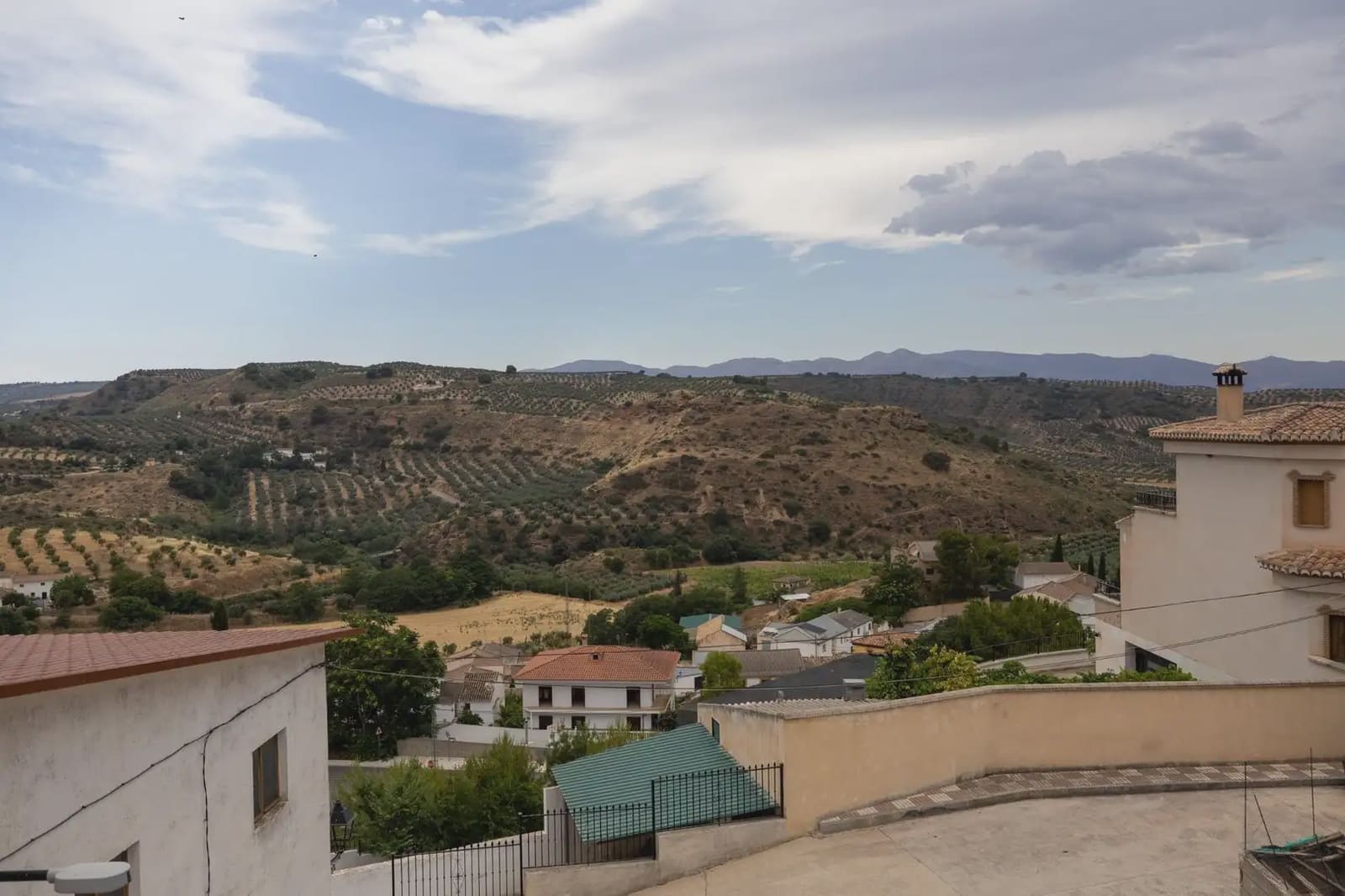 7 bedroom Townhouse for sale in Moraleda de Zafayona with garage - € 219,999 (Ref: 9923034)