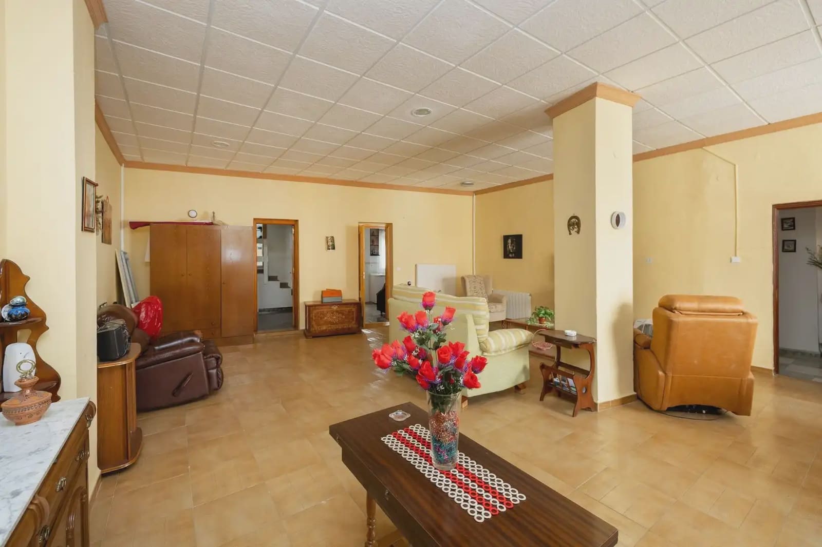 7 bedroom Townhouse for sale in Moraleda de Zafayona with garage - € 219,999 (Ref: 9923034)