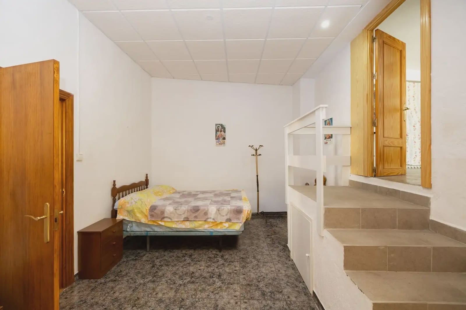 7 bedroom Townhouse for sale in Moraleda de Zafayona with garage - € 219,999 (Ref: 9923034)