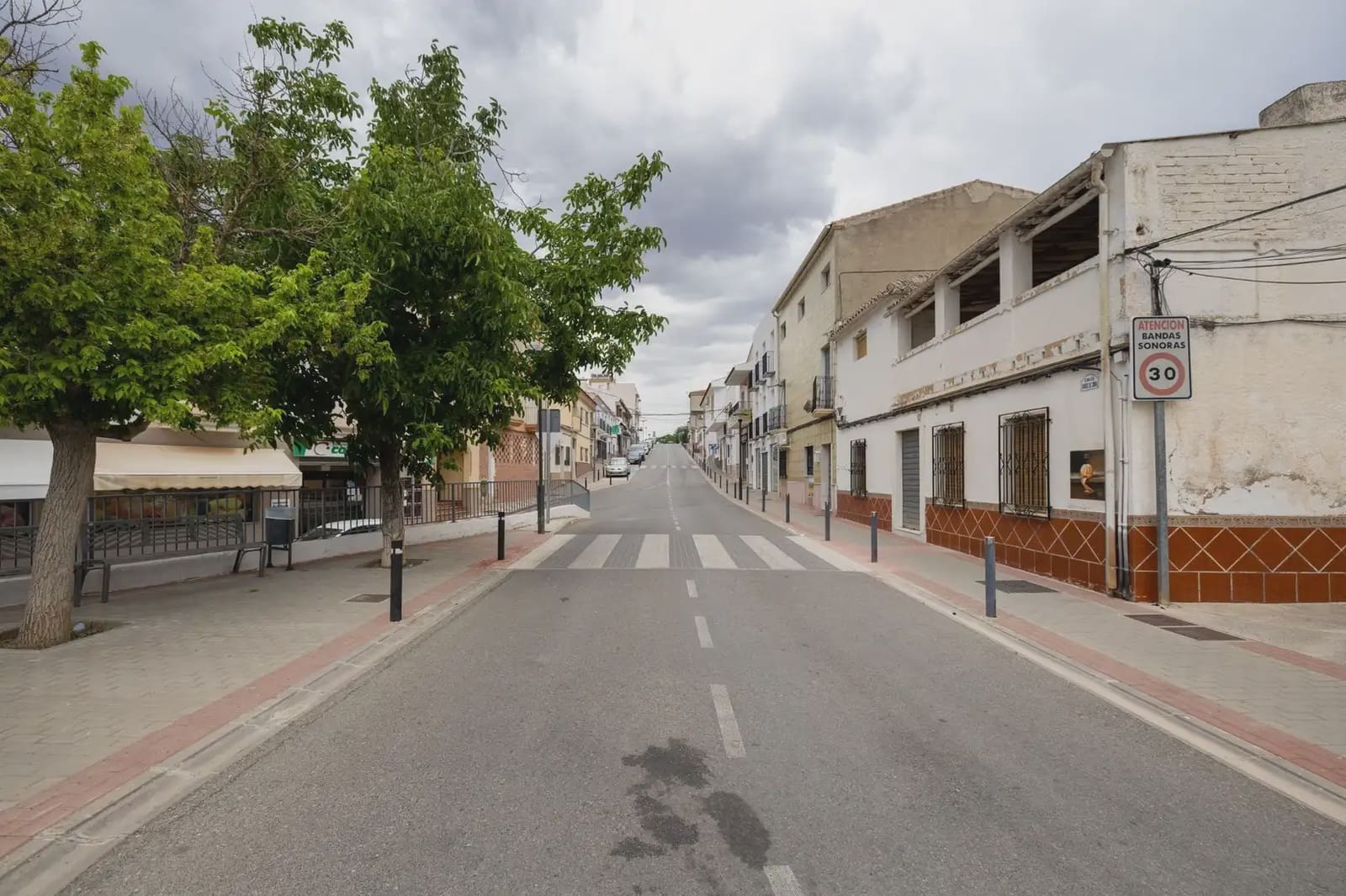 7 bedroom Townhouse for sale in Moraleda de Zafayona with garage - € 219,999 (Ref: 9923034)