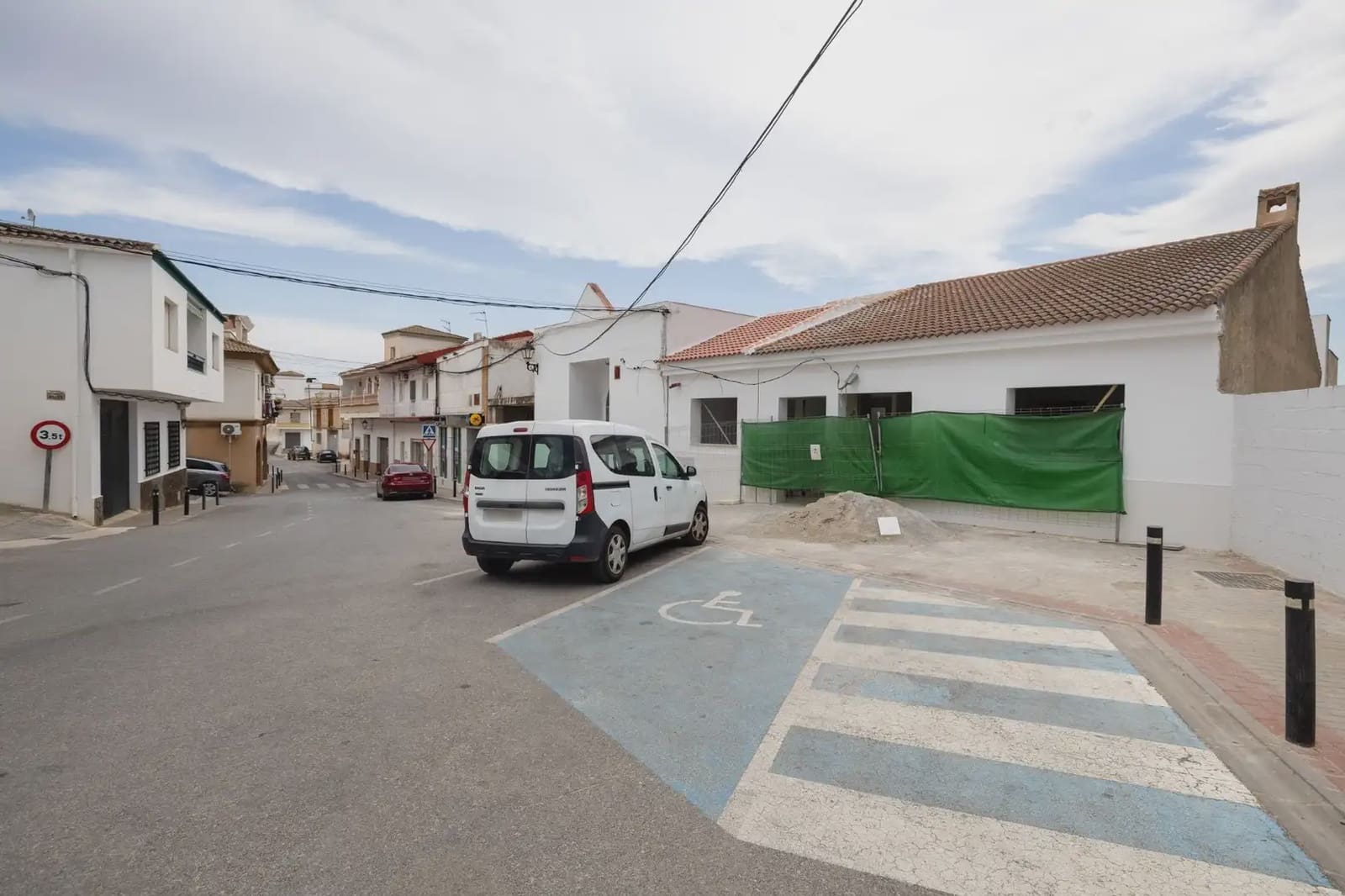 7 bedroom Townhouse for sale in Moraleda de Zafayona with garage - € 219,999 (Ref: 9923034)