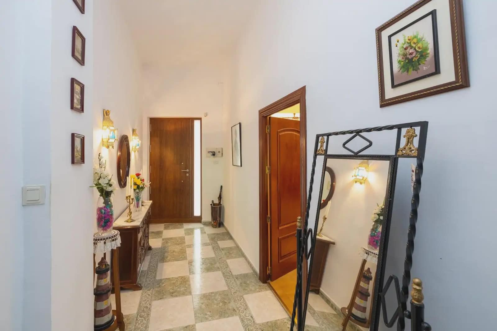 7 bedroom Townhouse for sale in Moraleda de Zafayona with garage - € 219,999 (Ref: 9923034)