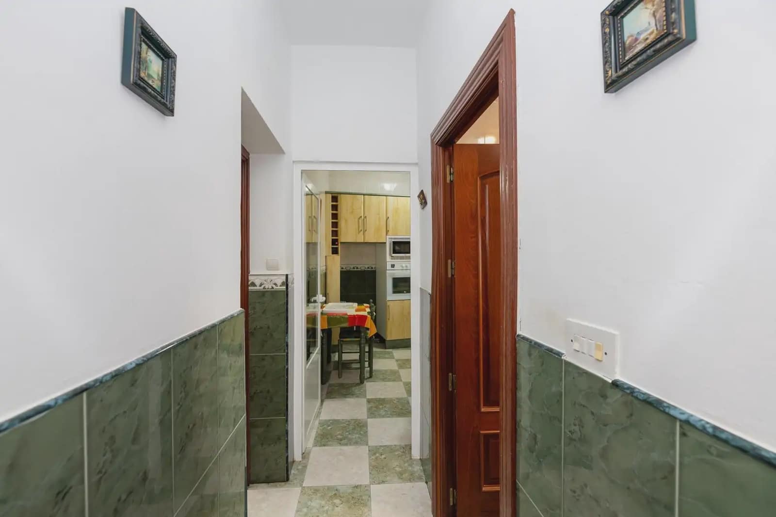 7 bedroom Townhouse for sale in Moraleda de Zafayona with garage - € 219,999 (Ref: 9923034)