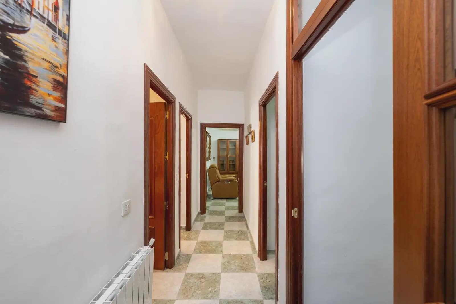 7 bedroom Townhouse for sale in Moraleda de Zafayona with garage - € 219,999 (Ref: 9923034)