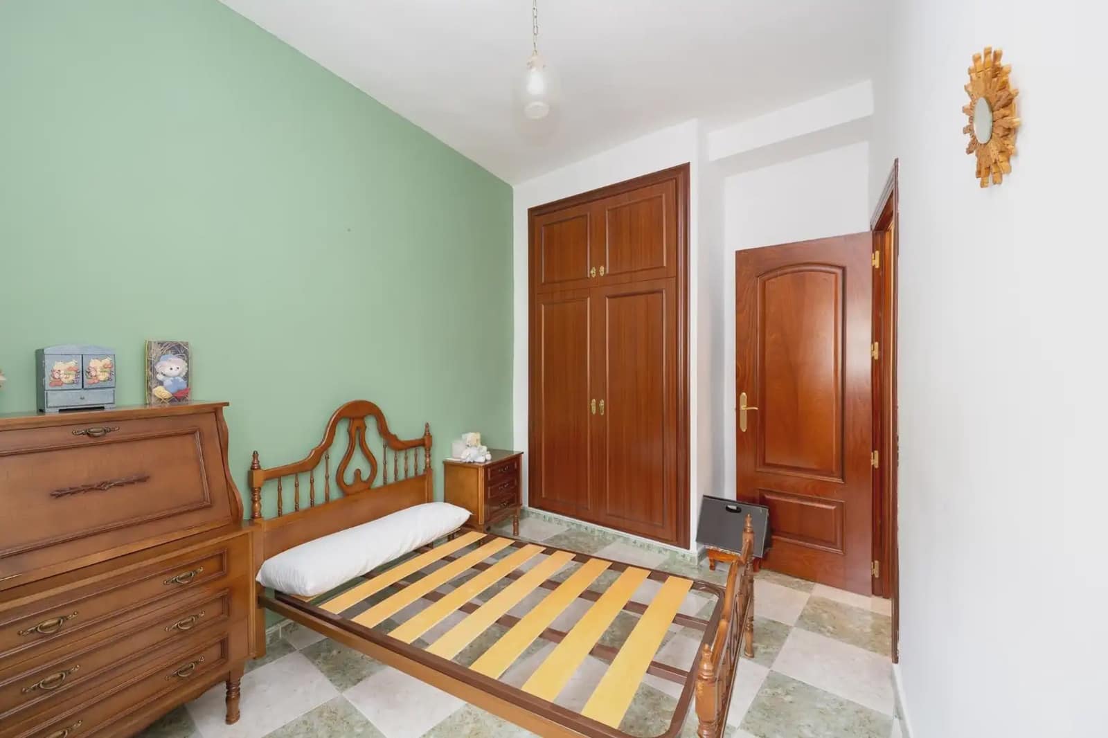 7 bedroom Townhouse for sale in Moraleda de Zafayona with garage - € 219,999 (Ref: 9923034)