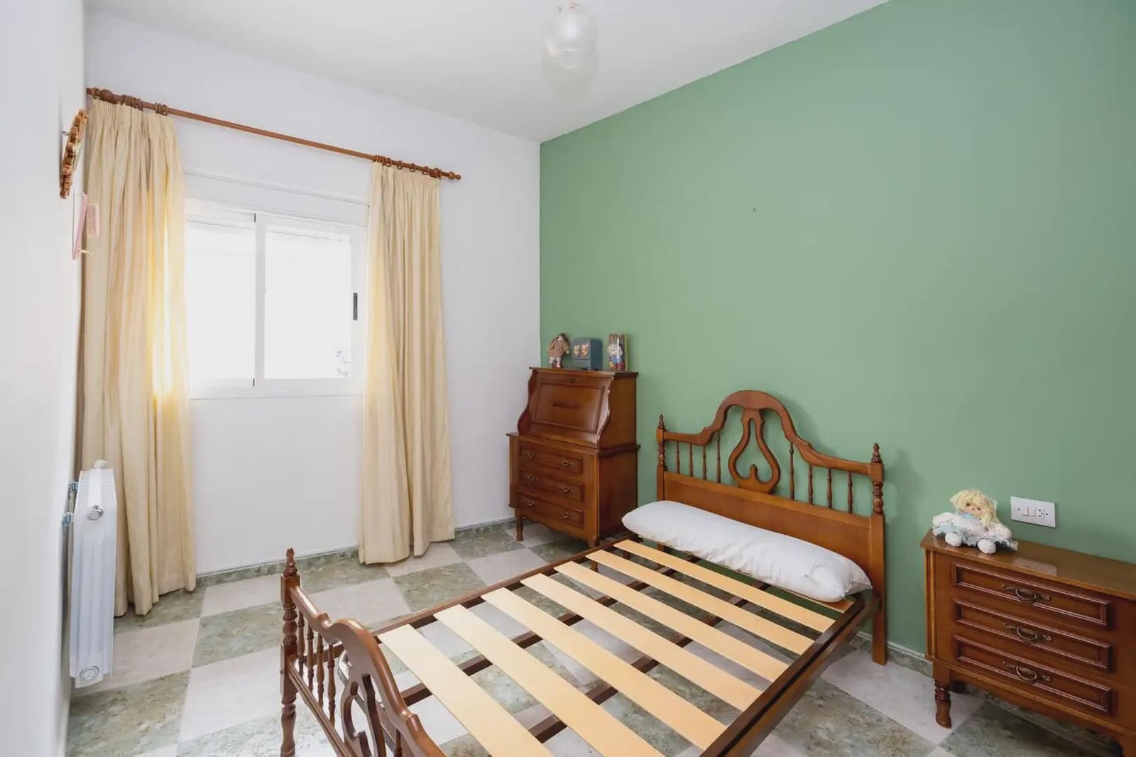 7 bedroom Townhouse for sale in Moraleda de Zafayona with garage - € 219,999 (Ref: 9923034)