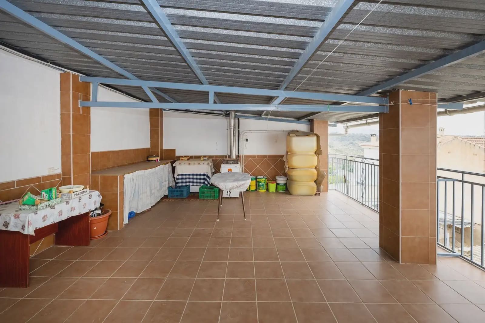 7 bedroom Townhouse for sale in Moraleda de Zafayona with garage - € 219,999 (Ref: 9923034)
