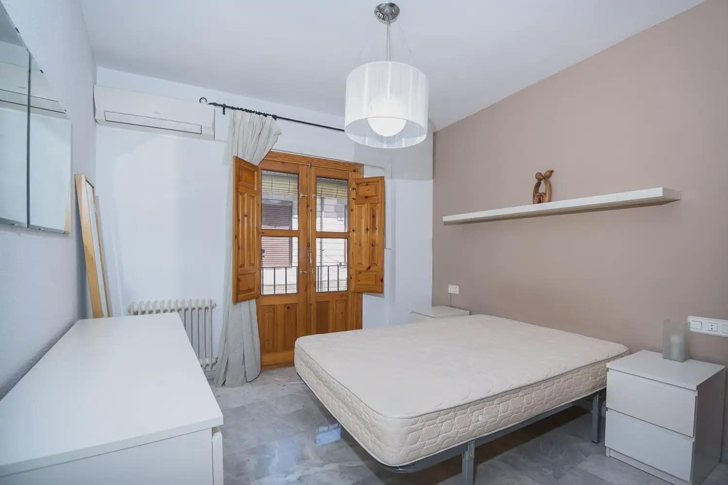 2 soveværelse Lejlighed til salg i Granada by med garage - € 270.000 (Ref: 9923071)