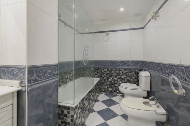 3 soveværelse Lejlighed til salg i Camino de Ronda - Rosaleda, Granada by - € 370.000 (Ref: 9924913)