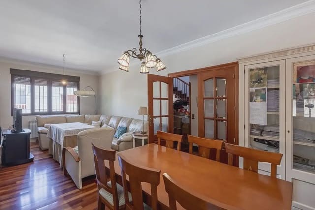 5 soveværelse Villa til salg i Cervantes, Granada by med garage - € 750.000 (Ref: 9924915)