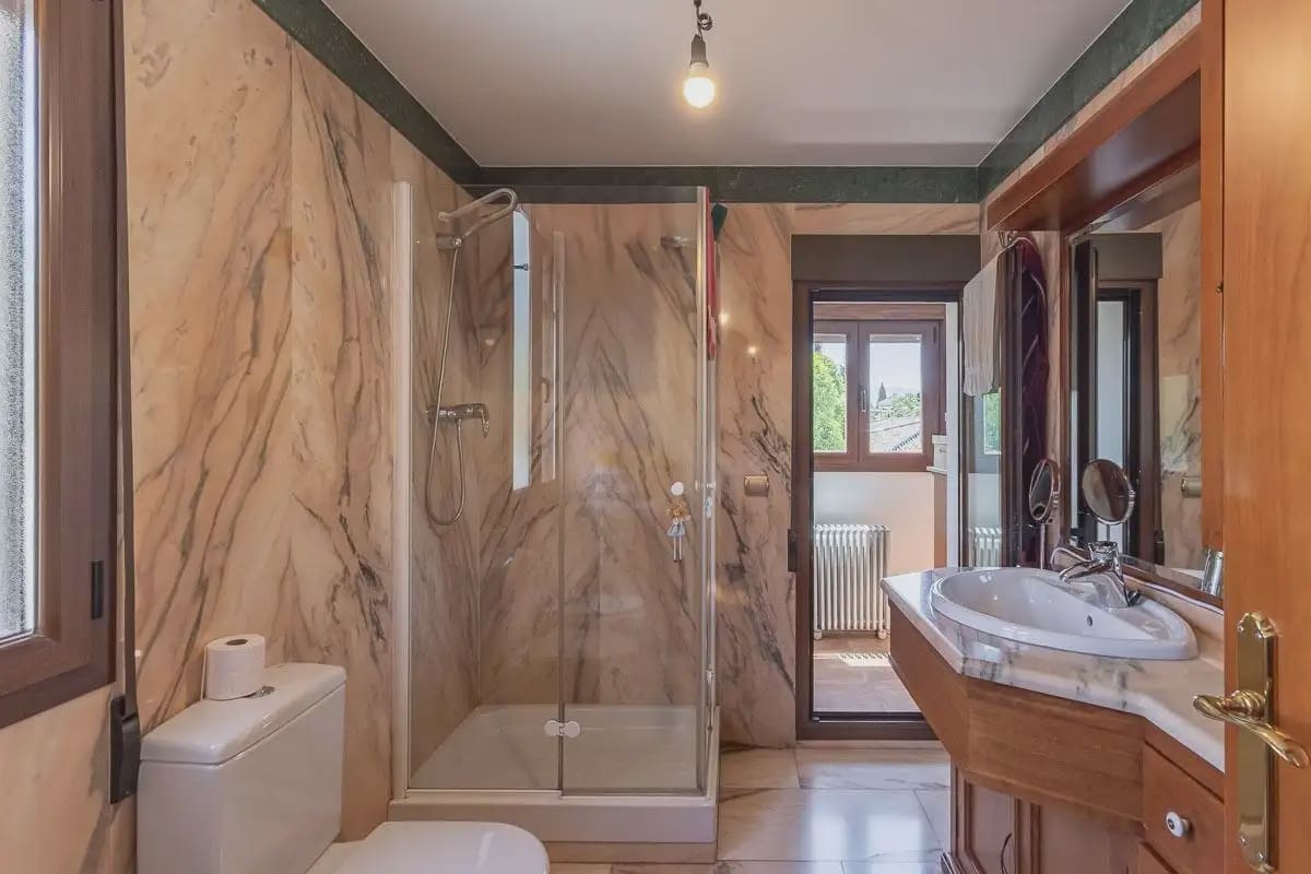 5 soveværelse Villa til salg i Granada by med garage - € 750.000 (Ref: 9924915)