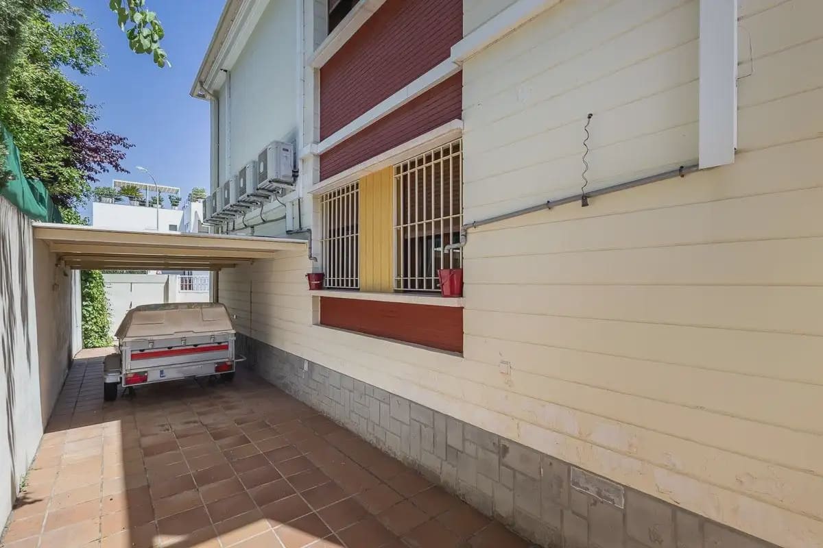 5 soveværelse Villa til salg i Granada by med garage - € 750.000 (Ref: 9924915)