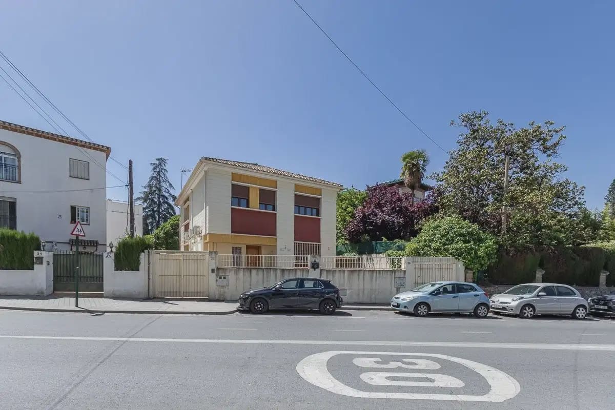 5 soveværelse Villa til salg i Granada by med garage - € 750.000 (Ref: 9924915)