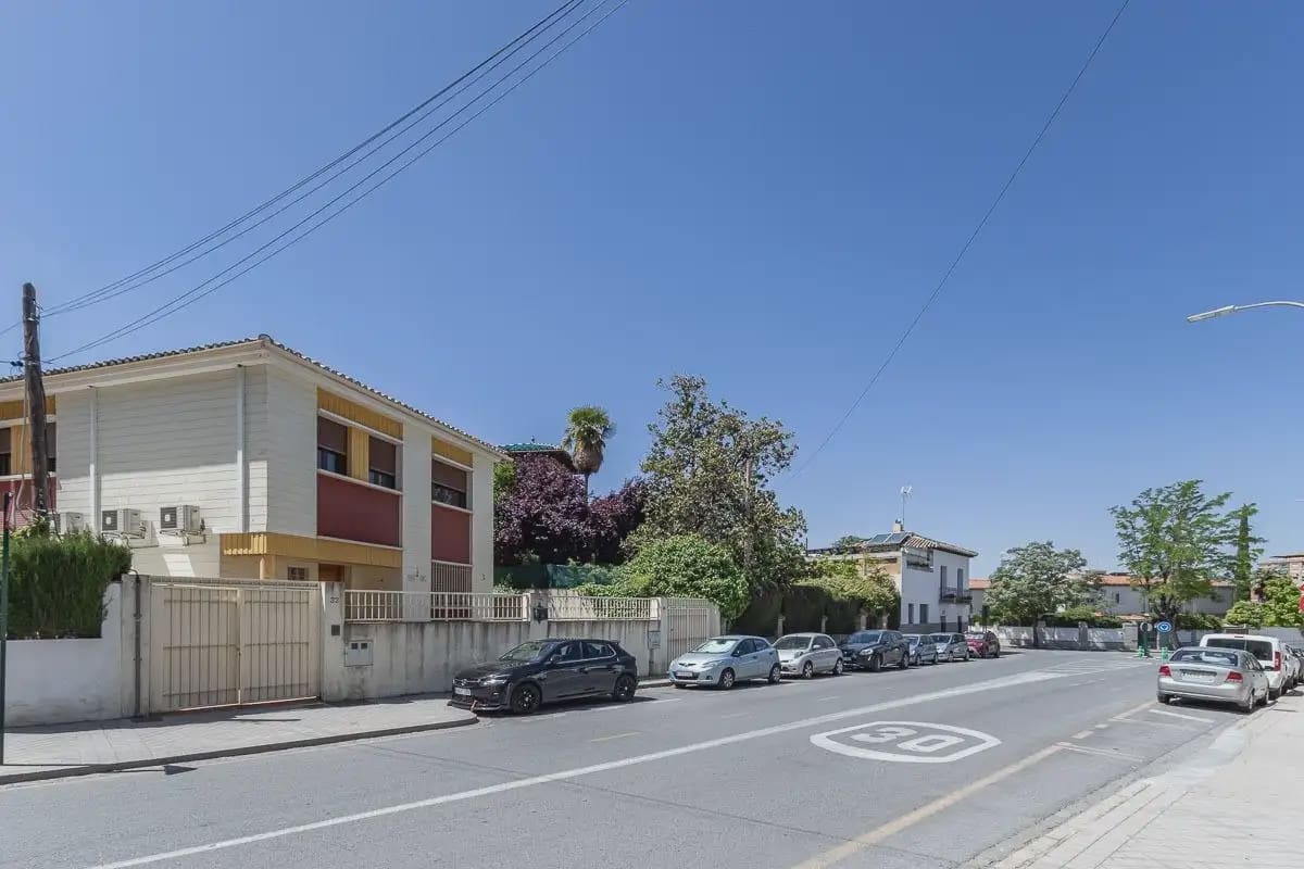 5 soveværelse Villa til salg i Granada by med garage - € 750.000 (Ref: 9924915)