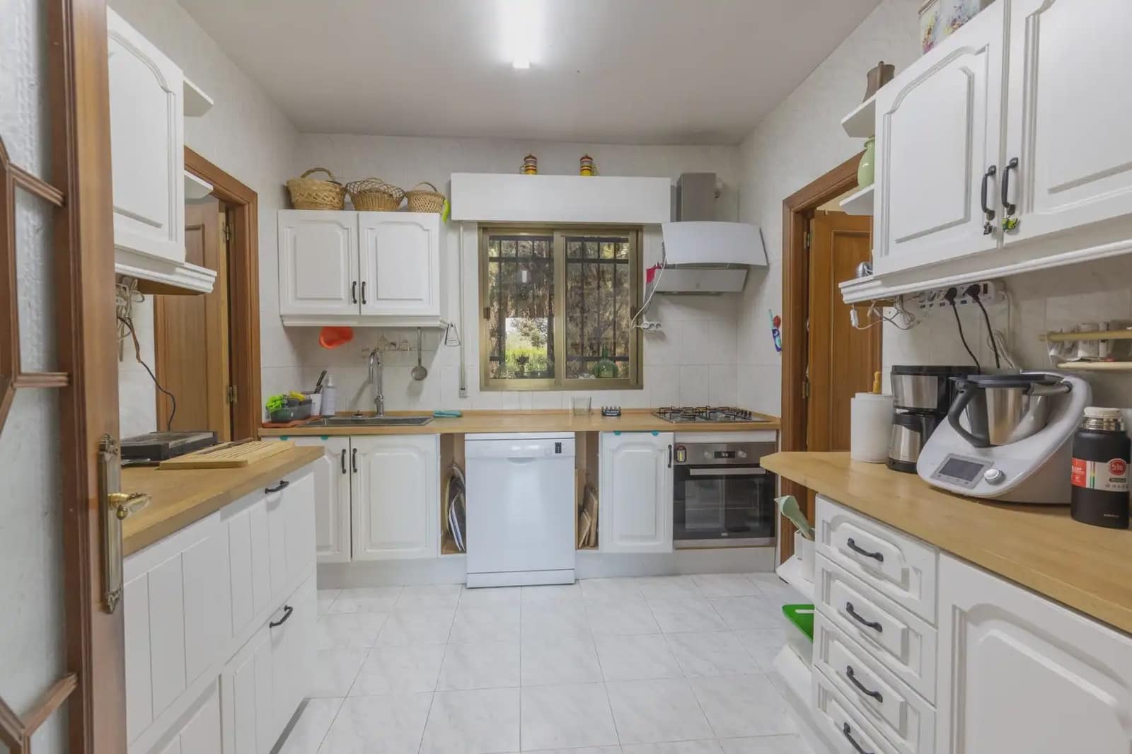 5 bedroom Villa for sale in Gojar with pool garage - € 445,000 (Ref: 9925220)