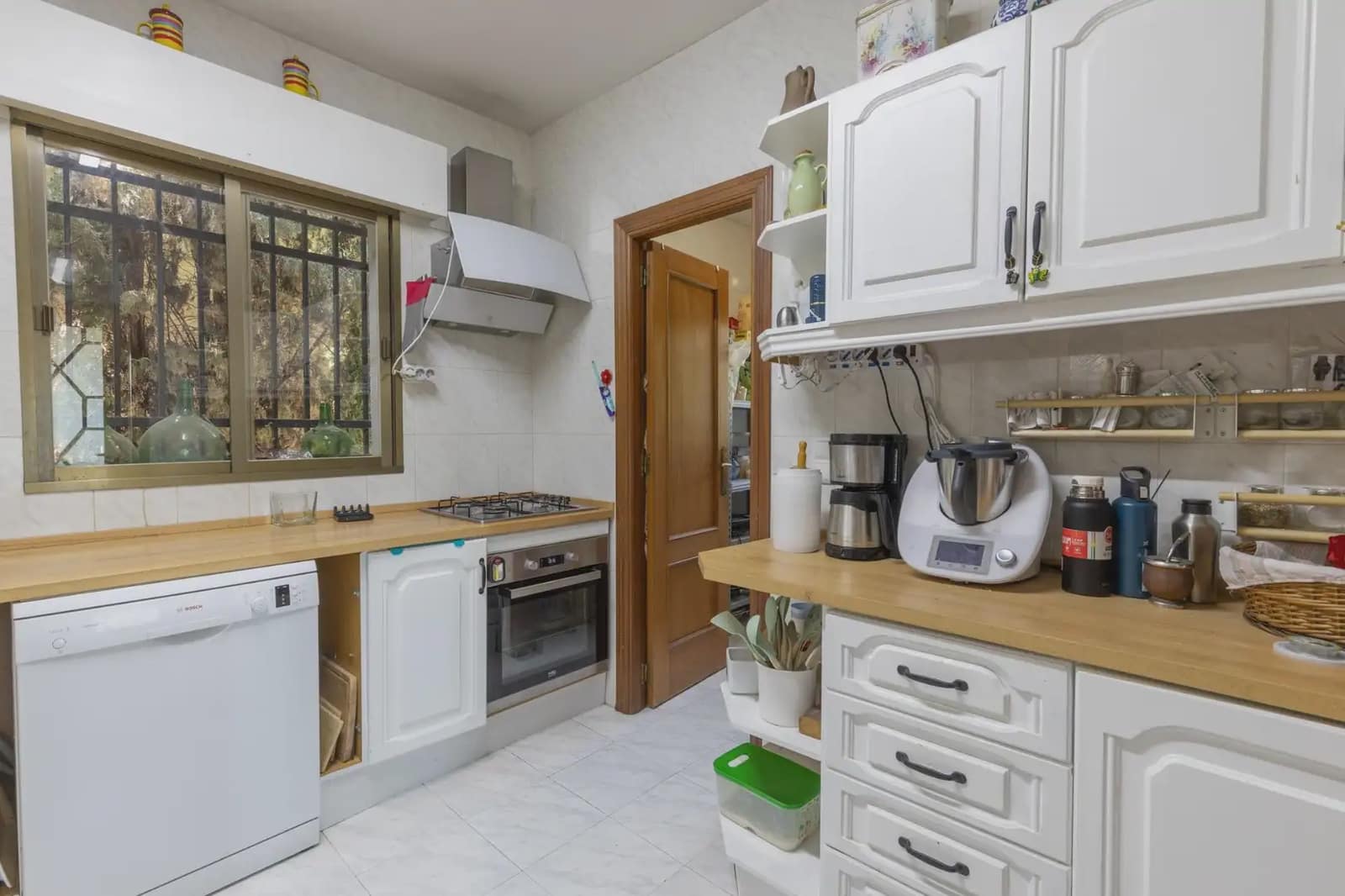 5 bedroom Villa for sale in Gojar with pool garage - € 445,000 (Ref: 9925220)