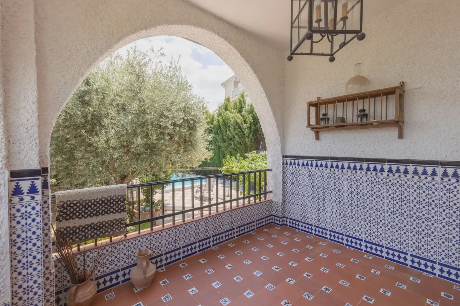 5 bedroom Villa for sale in Gojar with pool garage - € 445,000 (Ref: 9925220)