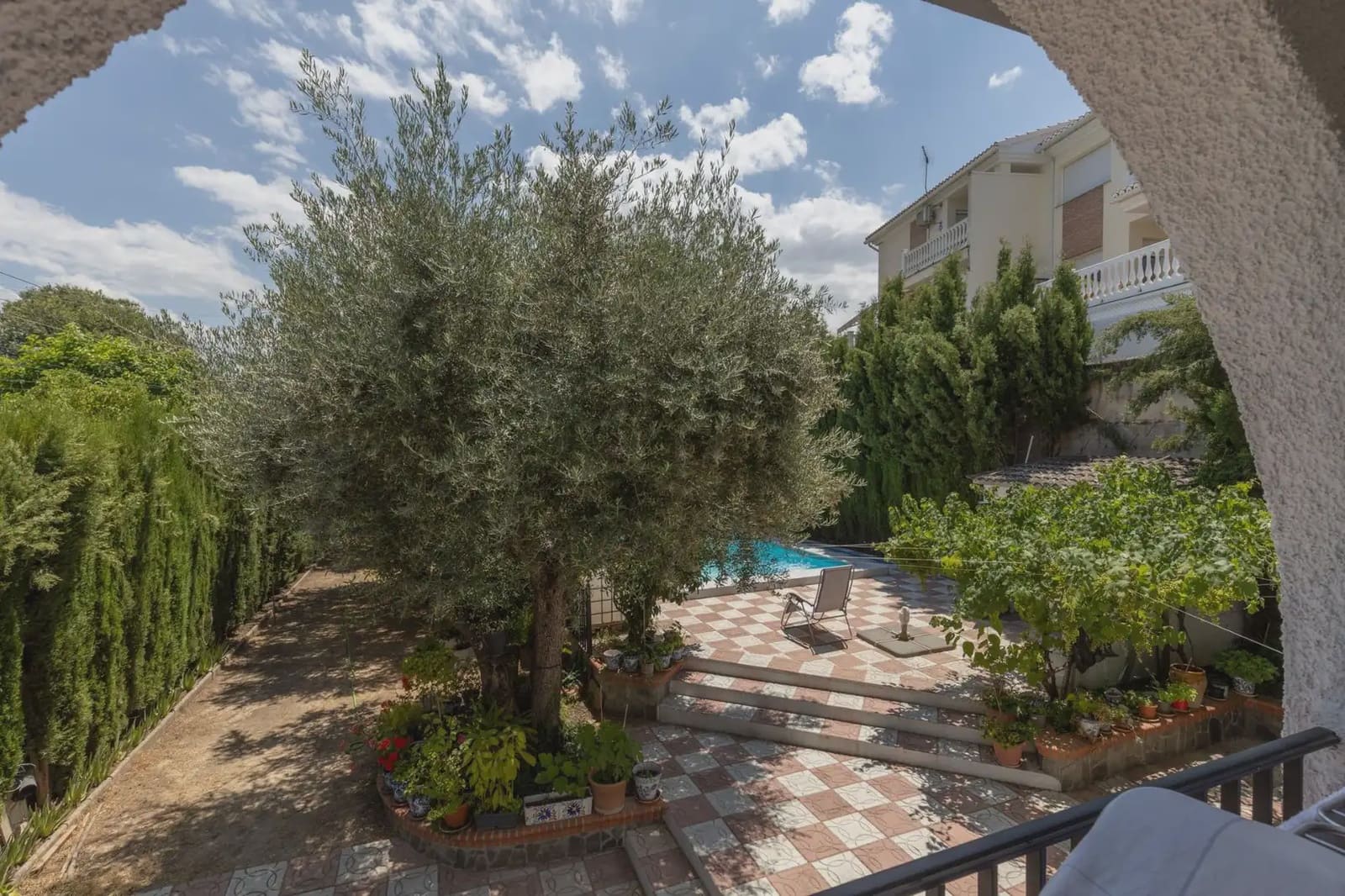 5 bedroom Villa for sale in Gojar with pool garage - € 445,000 (Ref: 9925220)