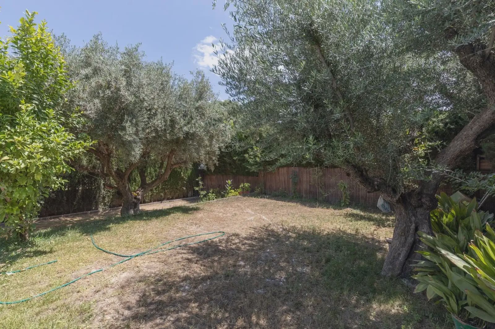 5 bedroom Villa for sale in Gojar with pool garage - € 445,000 (Ref: 9925220)