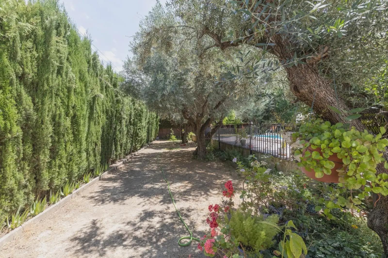 5 bedroom Villa for sale in Gojar with pool garage - € 445,000 (Ref: 9925220)