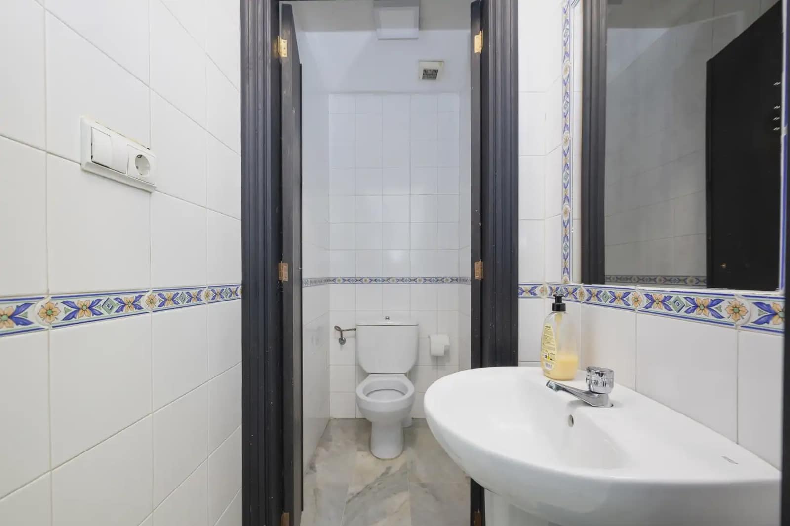 Gewerbe zu verkaufen in Granada Stadt - 295.000 € (Ref: 9928049)