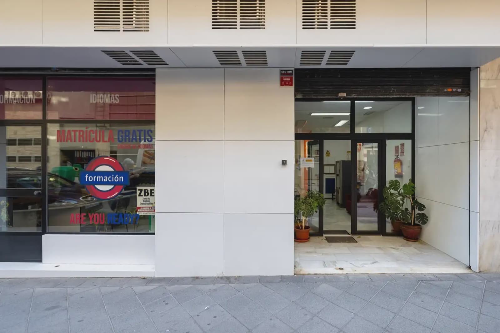 Gewerbe zu verkaufen in Granada Stadt - 295.000 € (Ref: 9928049)