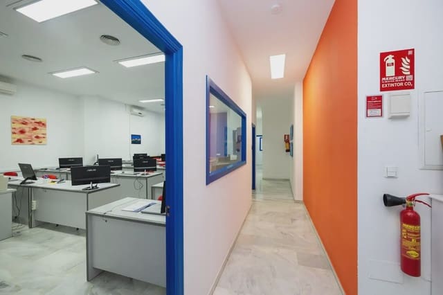 Gewerbe zu verkaufen in Pajaritos - Plaza de Toros, Granada Stadt - 295.000 € (Ref: 9928049)