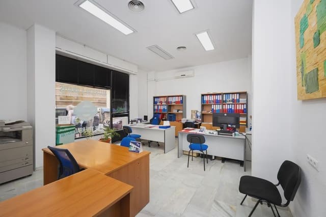 Gewerbe zu verkaufen in Pajaritos - Plaza de Toros, Granada Stadt - 295.000 € (Ref: 9928049)