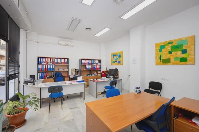 Gewerbe zu verkaufen in Pajaritos - Plaza de Toros, Granada Stadt - 295.000 € (Ref: 9928049)
