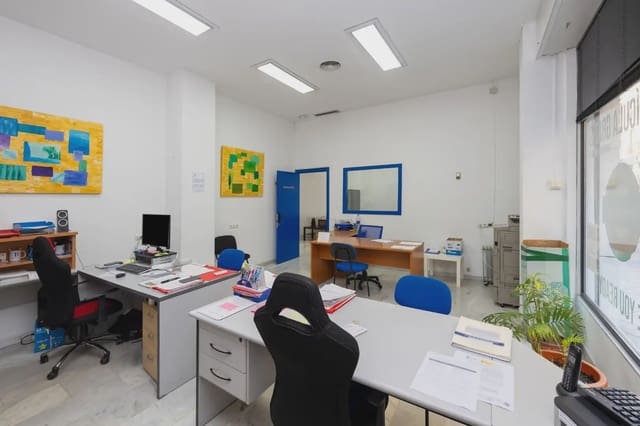Gewerbe zu verkaufen in Pajaritos - Plaza de Toros, Granada Stadt - 295.000 € (Ref: 9928049)