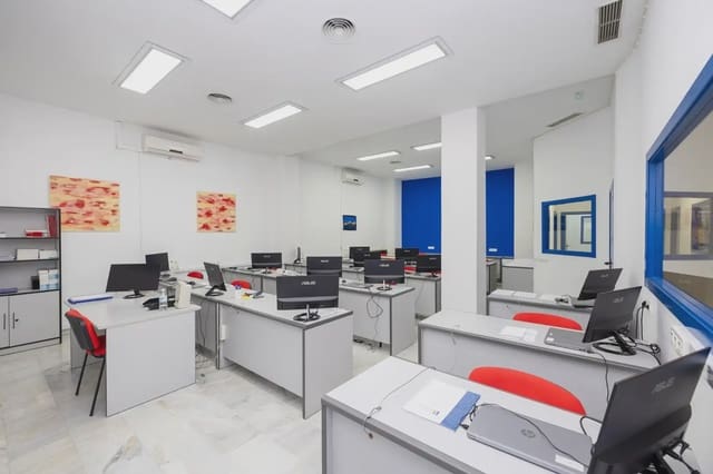 Gewerbe zu verkaufen in Pajaritos - Plaza de Toros, Granada Stadt - 295.000 € (Ref: 9928049)