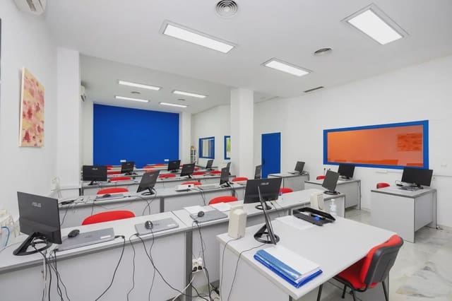 Gewerbe zu verkaufen in Pajaritos - Plaza de Toros, Granada Stadt - 295.000 € (Ref: 9928049)