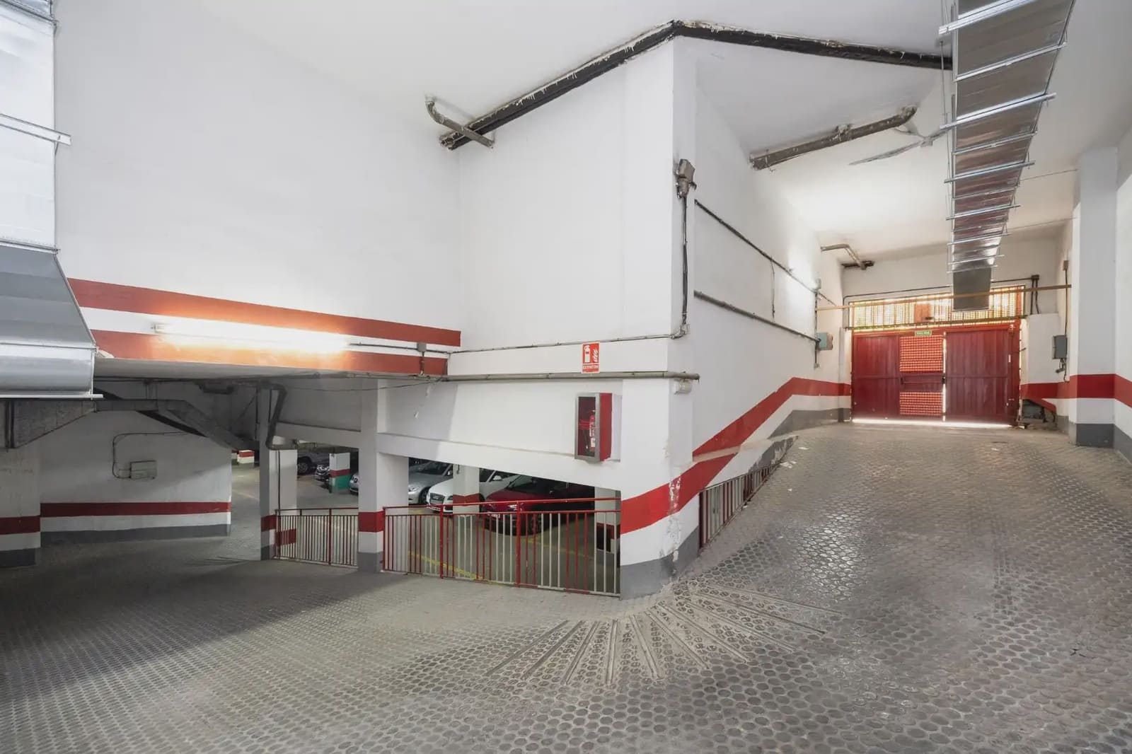 Garage for sale in Granada city - € 40,000 (Ref: 9928314)
