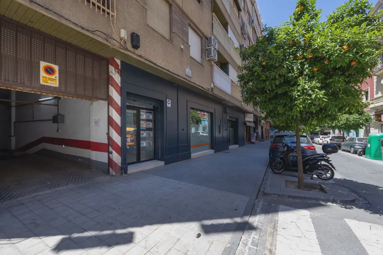 Garage for sale in Granada city - € 40,000 (Ref: 9928314)