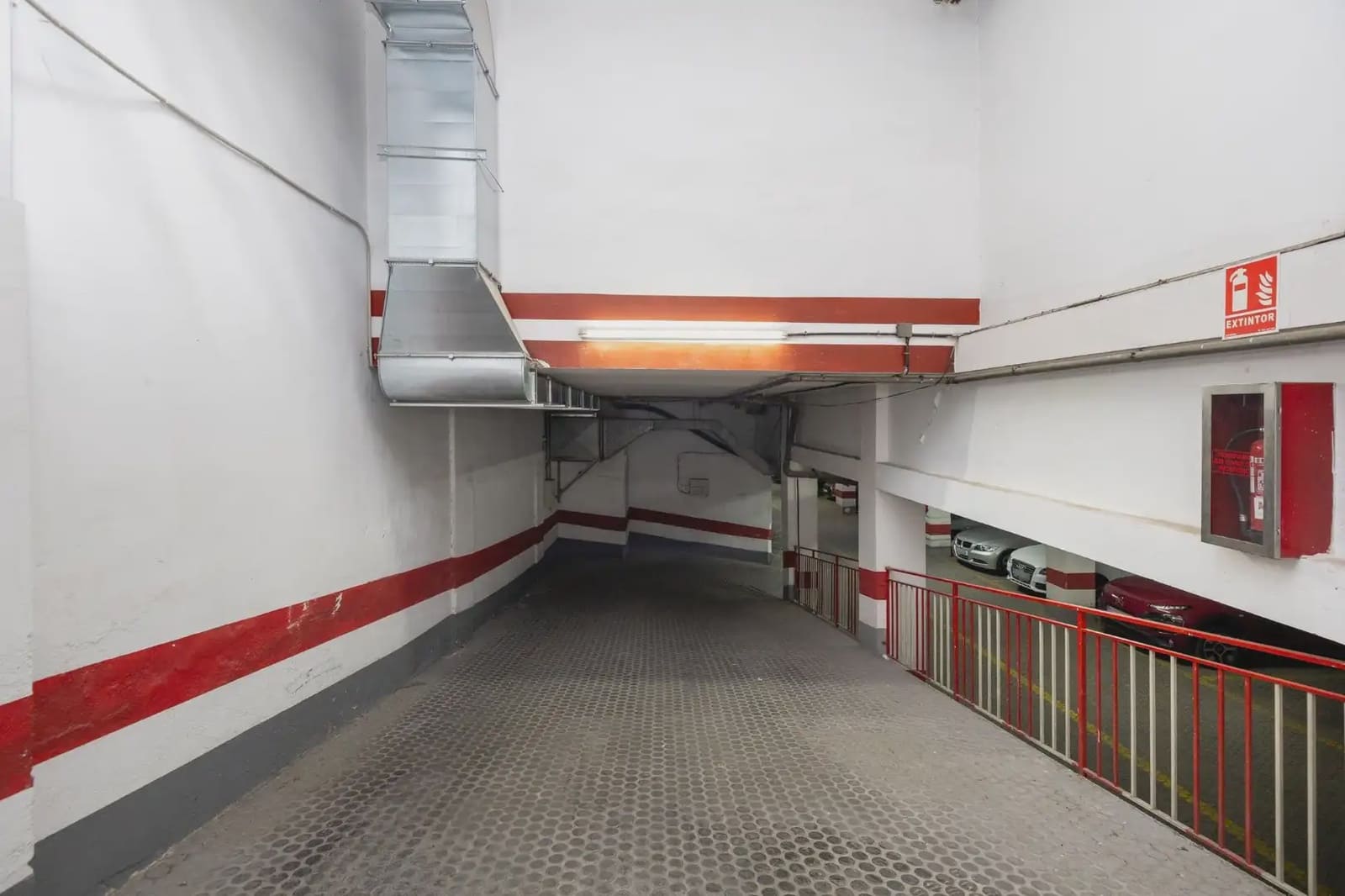 Garage for sale in Granada city - € 40,000 (Ref: 9928314)
