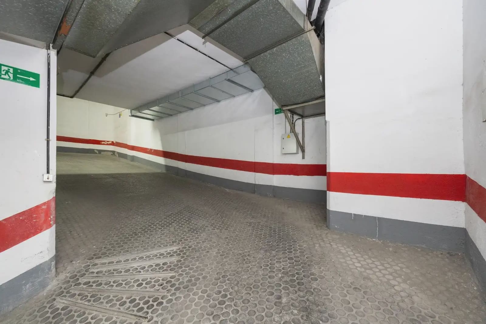 Garage for sale in Granada city - € 40,000 (Ref: 9928314)